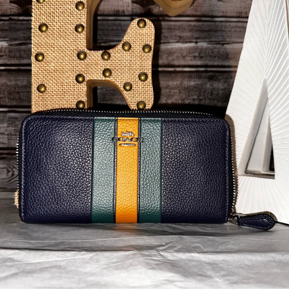 Coach wallet - Picture 2 of 3